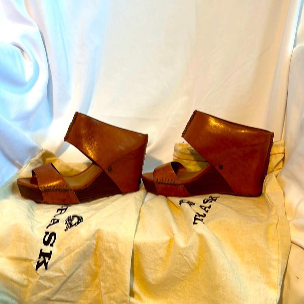 Track leather wedge sandals